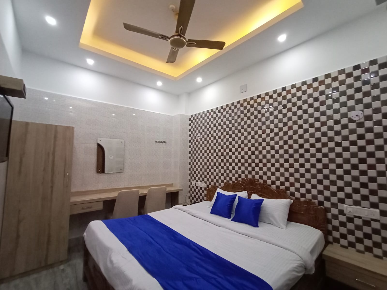 Deluxe Room With Bath Tub photo 1
